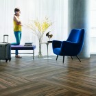 Piso Vinílico de Lujo (LVT) Interface, LVT Natural Woodgrains color Chestnut