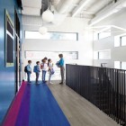 Piso Vinílico de Lujo (LVT) Interface, LVT Studio Set colores Pebble, Royal Blue y Deep Fuchsia