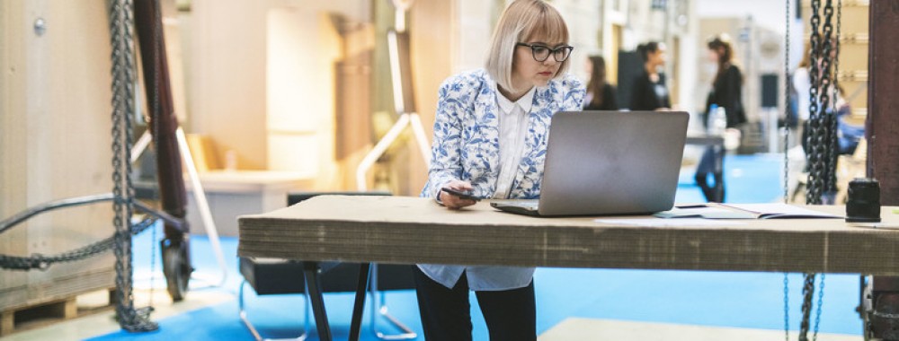 Beneficios de trabajar en un escritorio elevado