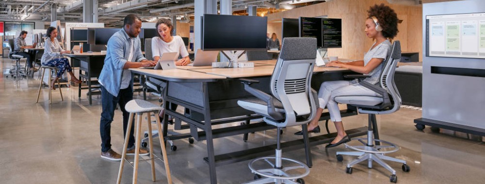 Construyendo el Futuro del Trabajo: Tecnología y Diseño de Oficinas