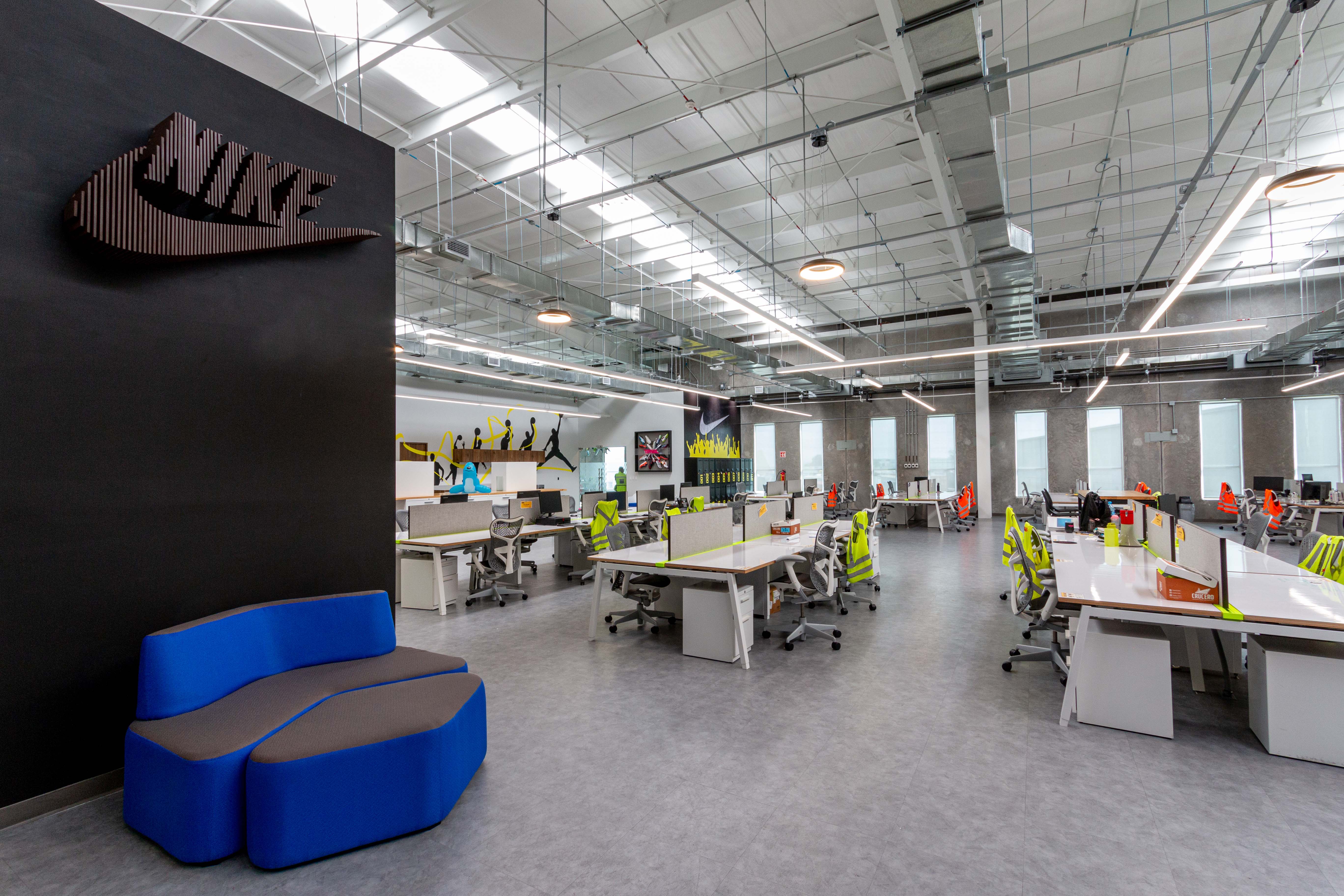 Proyecto DHL+Nike - Mexicana de Interiorismo / AMIC